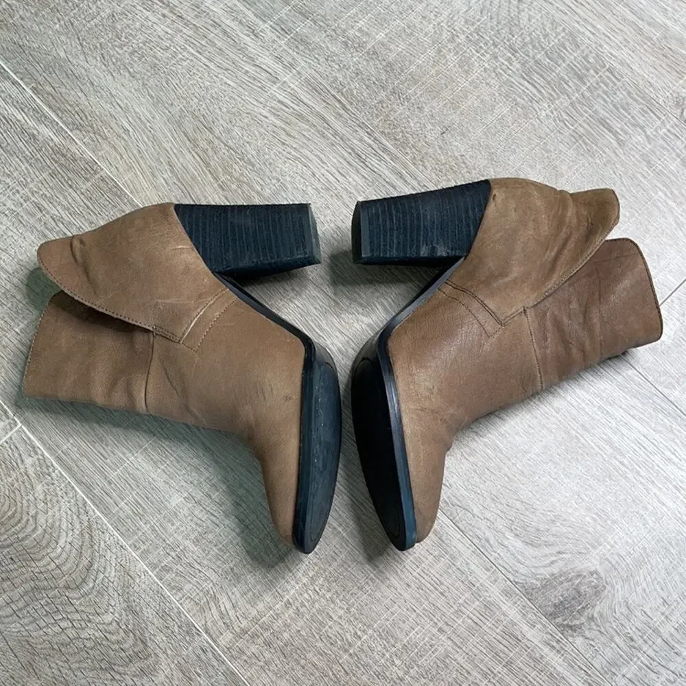 VINCE CAMUTO Ristin Brown Leather Ankle Bootie